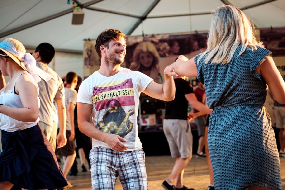 Monday Swing in the park | Beginners’ Lindy Hop class & social dance 26/8